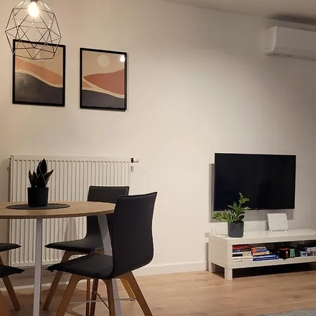 Korczaka 6 *